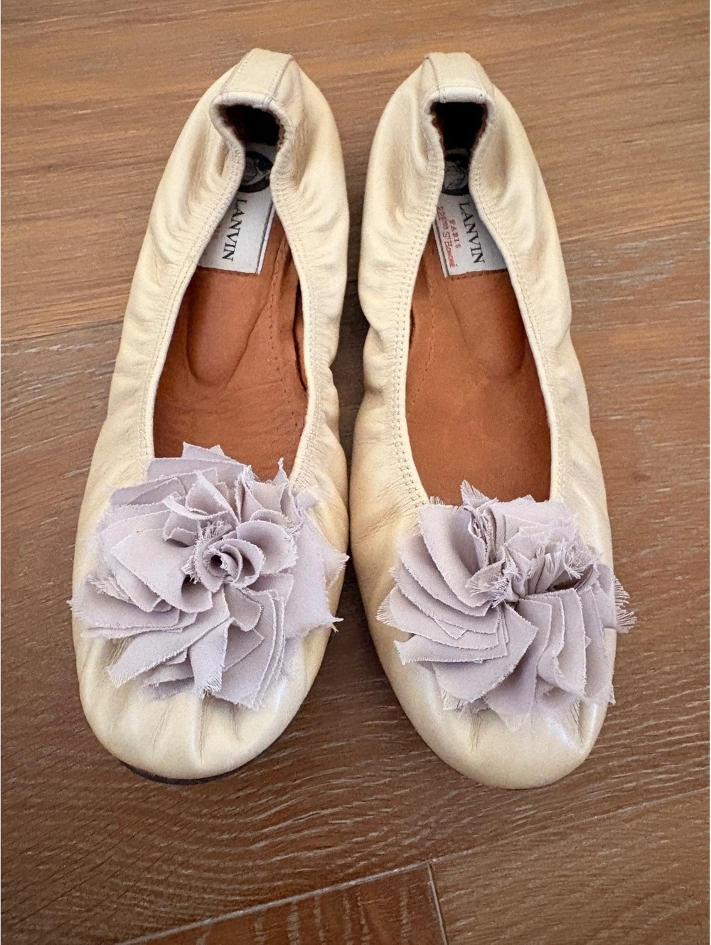 Lanvin Cream Leather Ballet Flats with Fabric Flower Detail Size 7.5
